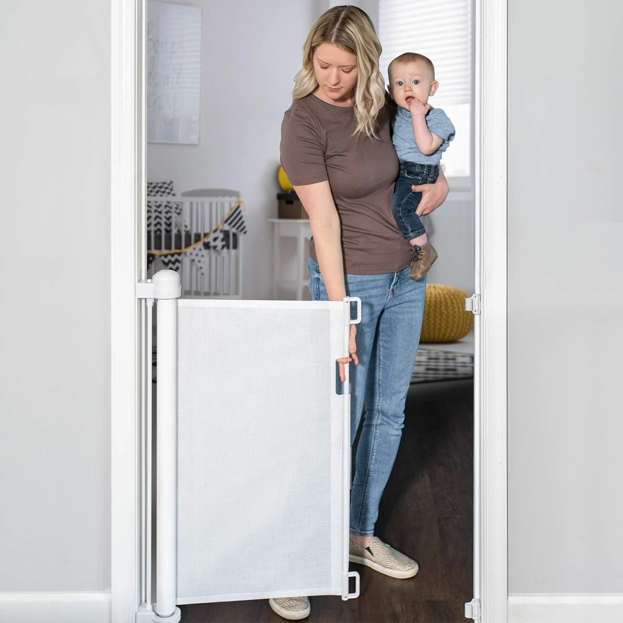 YOOFOR Retractable Baby Gate, Extra Wide Safety Kids or Pets Gate, 33” Tall, Extends to 55” Wide, Mesh Safety Dog Gate for Stairs, Indoor, Outdoor, Doorways, Hallways (White, 33&quot;x55&quot;)